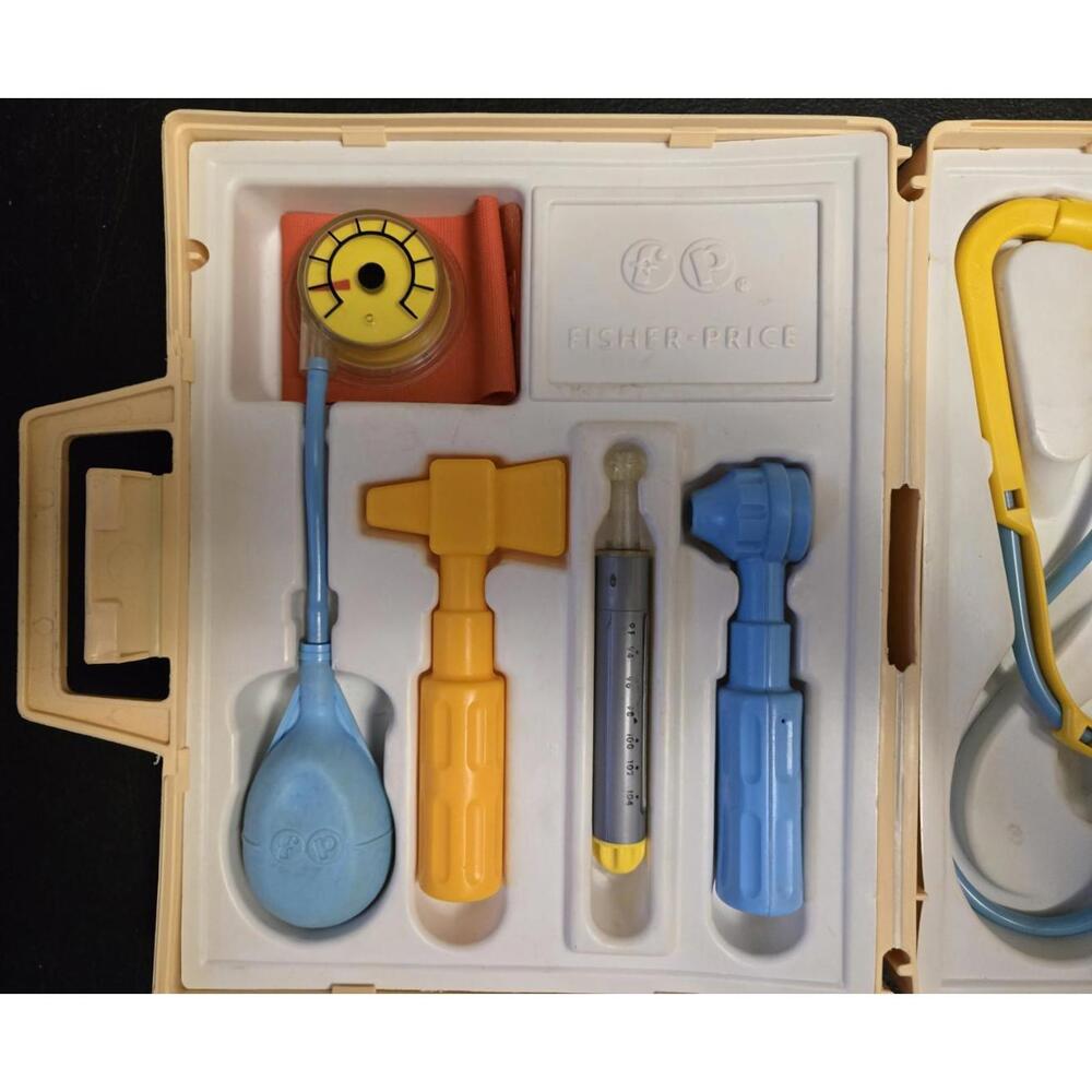 Vintage 1977 Fisher Price Medical Kit Doctor Nurse Kit Play 936 COMPLETE